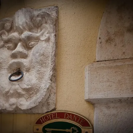 Dante Hotel 3*
